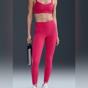 Nike Zenvy Hot Pink Active Leggings 7/9 Lenght
Small